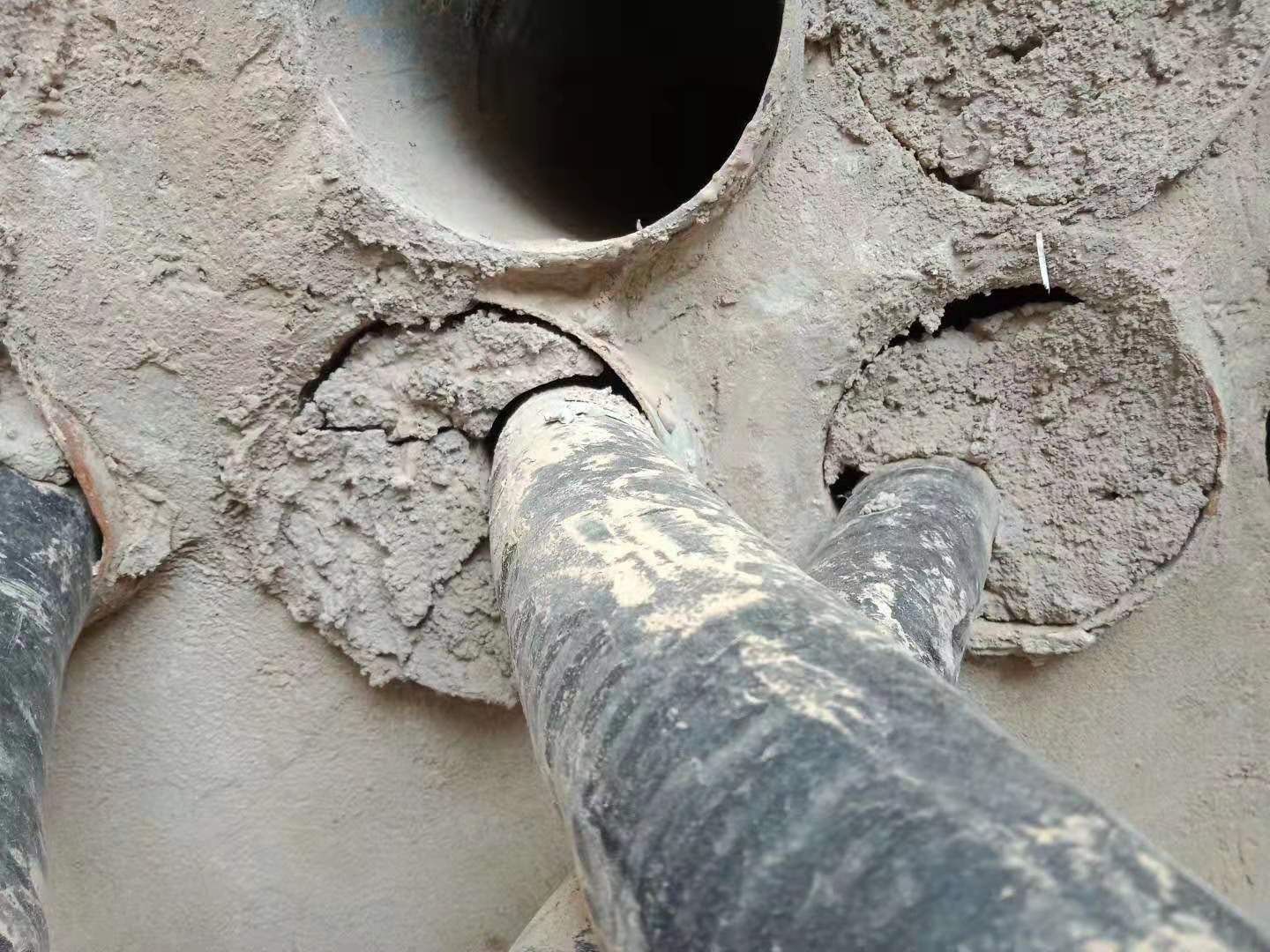電纜穿墻管道封堵水泥封堵效果